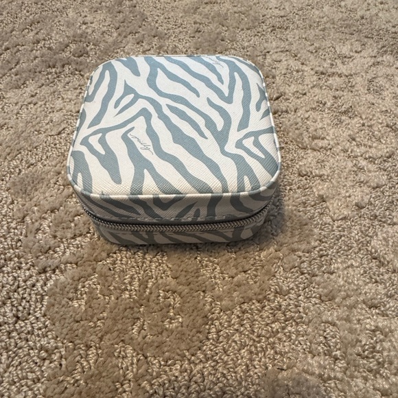 Milly Jewelry - Milly Zebra Print Traveling Jewelry Case in Teal and White